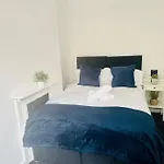 Stylish Home - Near Nottingham City Centre, Qmc, Motorpoint Arena & Train Station - Sleeps 8