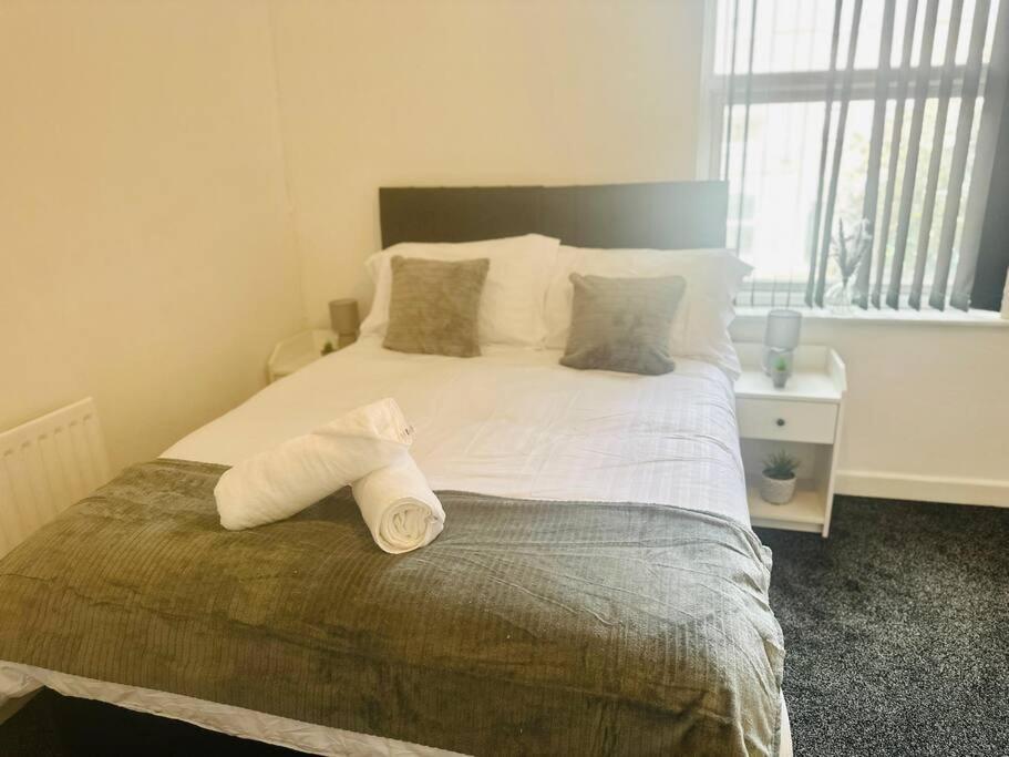 Modern - Near Centre, Qmc, Motorpoint Arena & Train Station - Sleeps 8 Apartment Nottingham