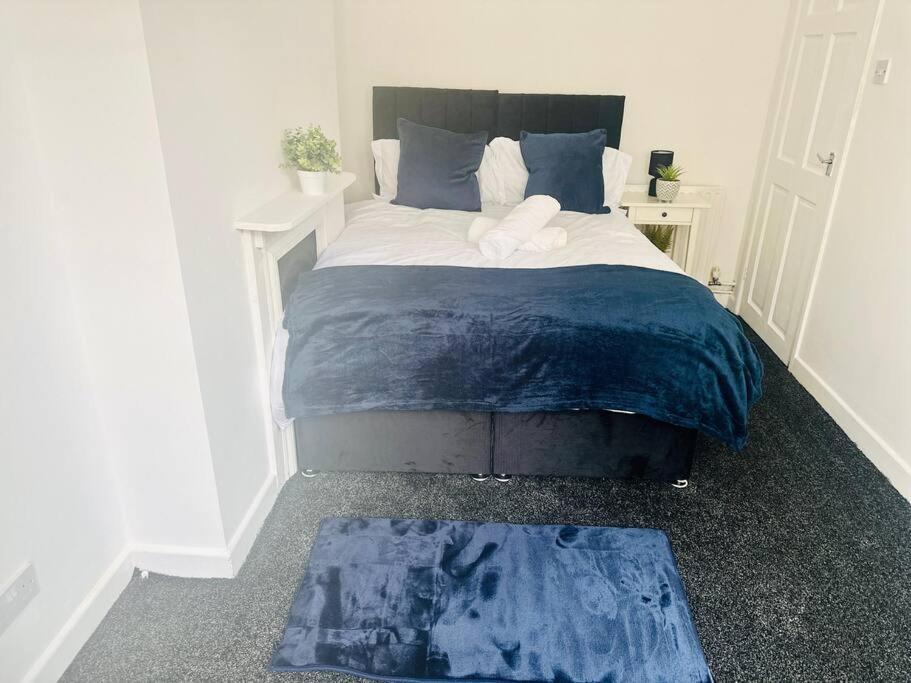 Modern - Near Centre, Qmc, Motorpoint Arena & Train Station - Sleeps 8 *